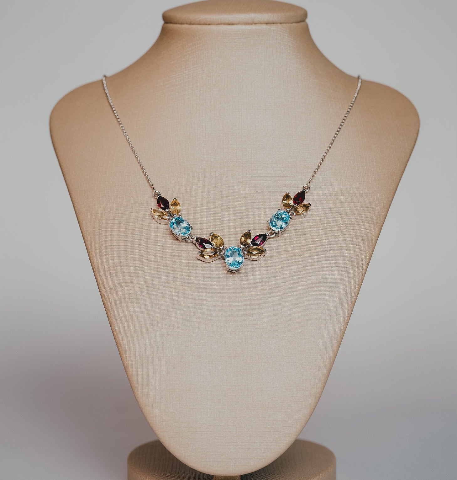Prisma Essence Necklace